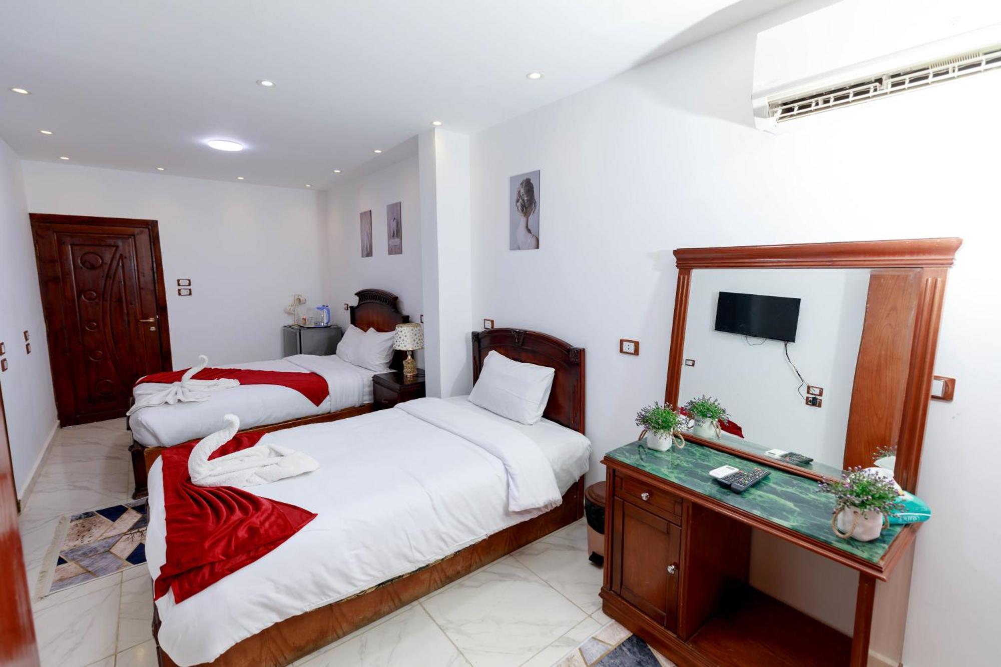7heavenmiddleeastpyramids Hotel